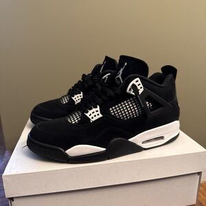 Jordan 4 White Thunder